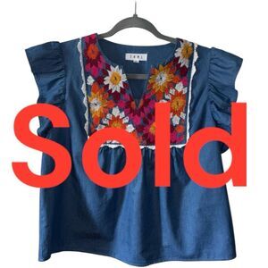 T H M L Embroidered floral top ruffle sleeves multi colored women’s size M.
